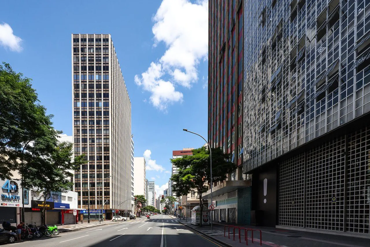 Fachada do Edifício Atalaia no centro de Curitiba