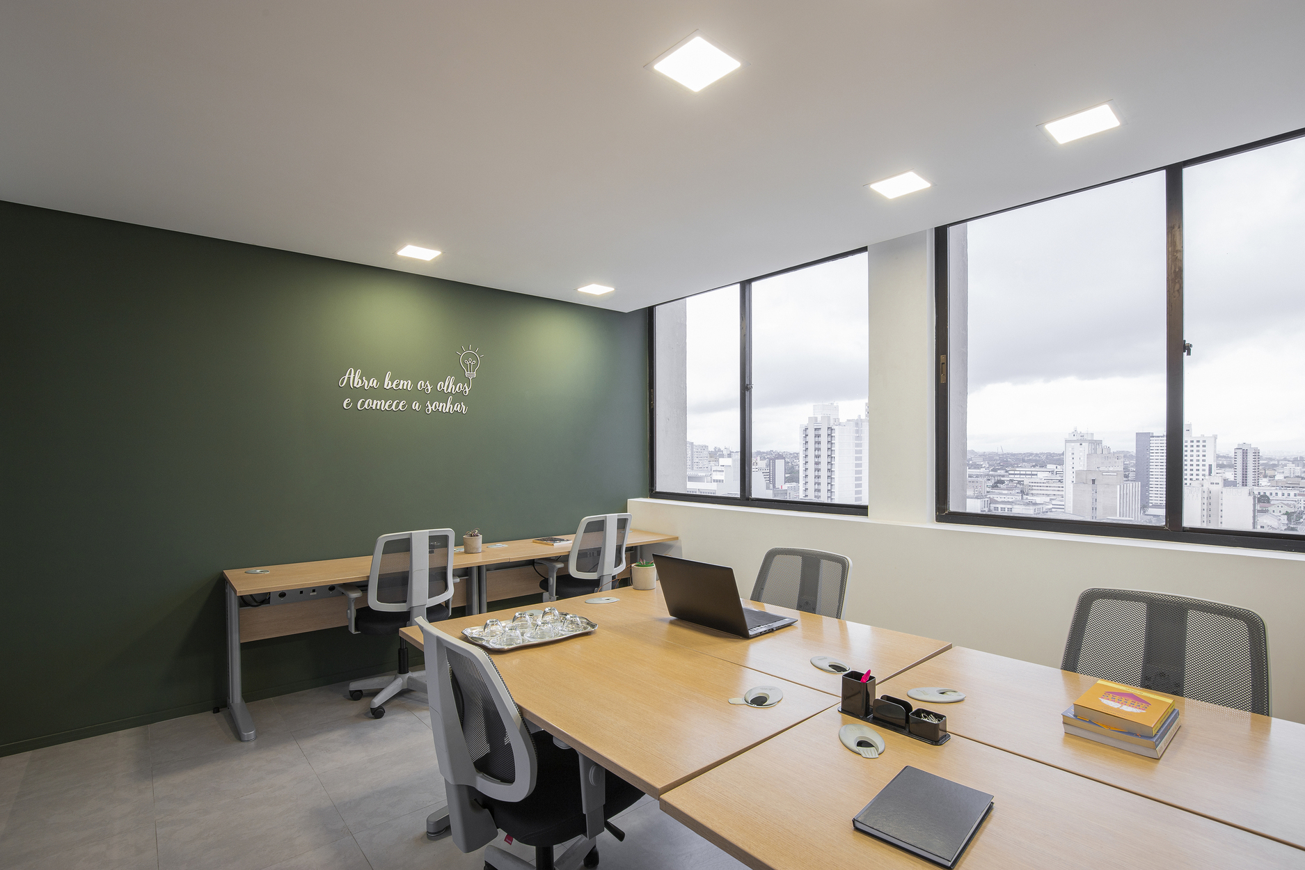 Coworking Centro Curitiba: Esquina expande com 9 novas salas privativas